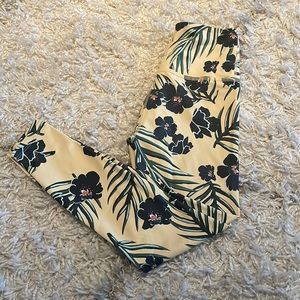 Beyond yoga patterned full length leggings size Small